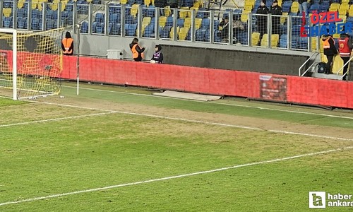 Eryaman Stadyumunun zemini içler acısı: Ankaragücü ve Gençlerbirliği için büyük tehlike!