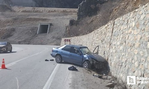 Çorum'da trafik kazası: Araç istinat duvarına çarparak durdu