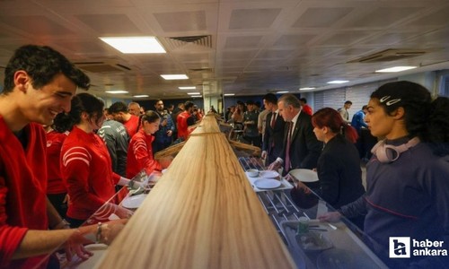 Bakan Bak, milli sporcularla Eryaman'da iftar açtı