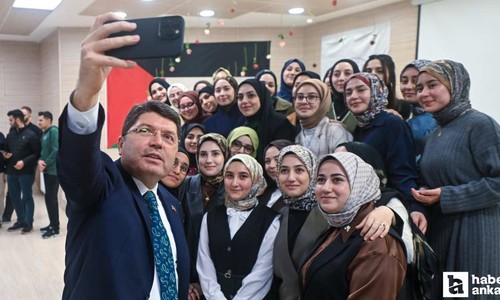 Bakan Yılmaz Tunç Ankara'da hukuk fakültesi öğrencileriyle buluştu