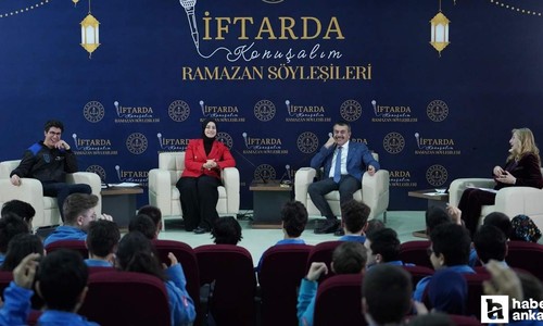 Milli Eğitim Bakanı Yusuf Tekin Elmadağ'da lise öğrencileriyle bir araya geldi