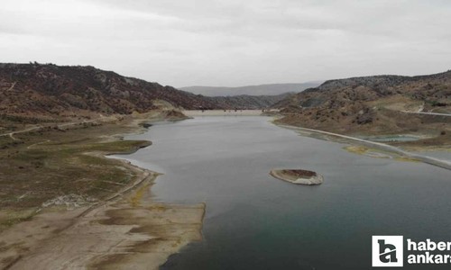 Çorum'da barajlardaki su seviyesi düştü: Ortaya çıkan adacıklar kuraklığı gözler önüne serdi