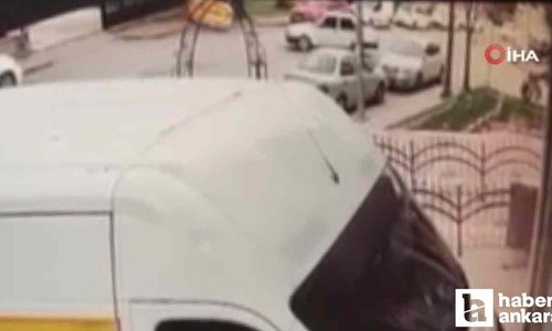 Ankara’da taksi 2 yayaya çarptı: Kaza anı güvenlik kamerasına yansıdı