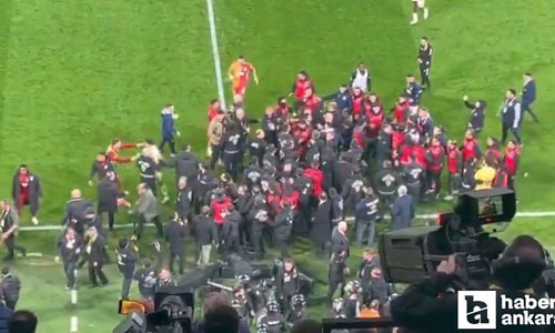 Fenerbahçe - Galatasaray maçında çıkan olaylarda Mourinho'nun temasıyla Okan Buruk yere düştü