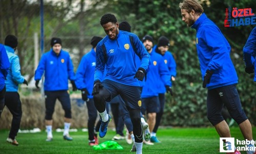 Renaldo Cephas aylar sonra golünü attı