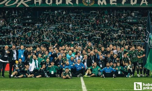 Kocaelispor şampiyonluğunu ilan edip Süper Lig'e yükseldi