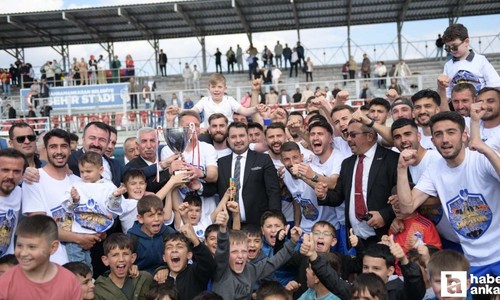 Kahramankazan Belediyespor şampiyonluk kupasını kaldırdı
