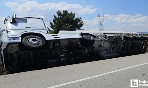 Kırıkkale'de devrilen akaryakıt yüklü tanker korkuttu