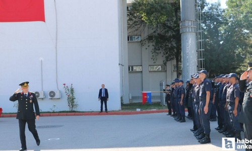 Ankara İl Jandarma Komutanlığı ekipleri, hastanede tedavi gören çocuklara sürpriz yaptı