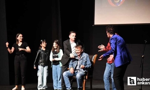 Pursaklar Belediyesi'nin 'Şeydeki Şey' isimli tiyatro oyunu kahkaha tufanı estirdi