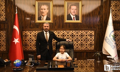 Pursaklar Belediye Başkanı Çetin 23 Nisan'da koltuğunu devretme geleneğine uydu