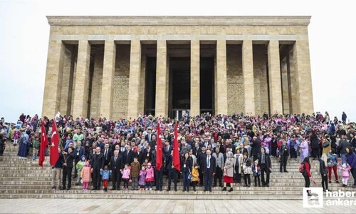 Anıtkabir'e küçük hanımlar ve beylerden anlamlı ziyaret