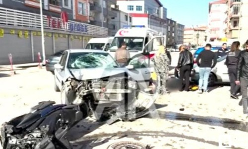Çubuk'ta otomobil ve motosiklet çarpıştı: 2 kişi yaralandı