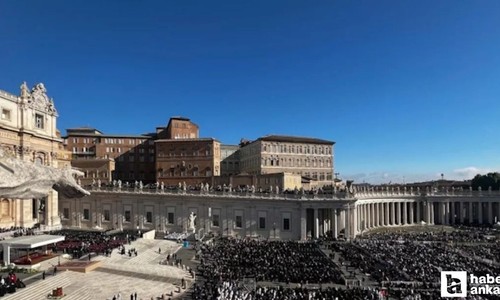 Papa Franciscus  Vatikan'da son yolculuğuna uğurlandı