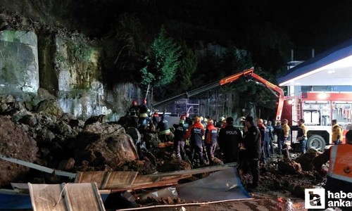 Samsun'da heyelan! Dev kayalar devrildi, 3 kişi toprak altında kaldı!