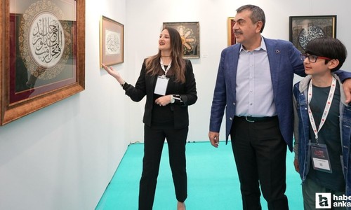 Bakan Tekin, Ankara'daki Uluslararası İslam Sanatları Fuarı'nı ziyaret etti