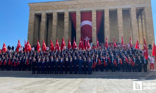 Bakan Bak, gençler ve sporcularla Anıtkabir'i ziyaret etti