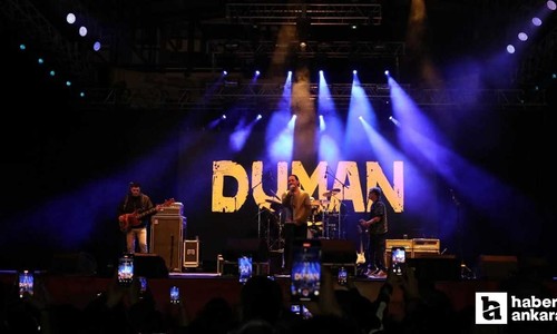 Etimesgut Belediyesi'nin 19 Mayıs konserinde Duman coşkuyu zirveye taşıdı