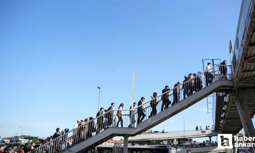 İstanbul'da Özel Halk Otobüsleri kontak kapattı, toplu ulaşımda yoğunluk yaşandı