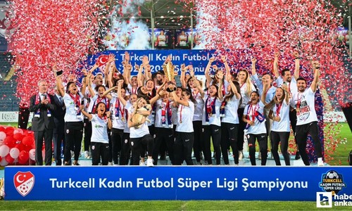 ABB FOMGET, görkemli törenle şampiyonluk kupasını aldı