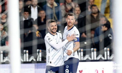 Fenerbahçe'de bir günde iki veda