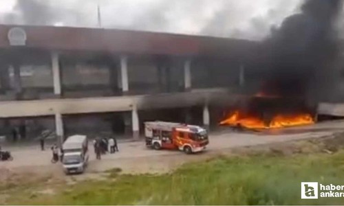 Çubuk'ta pazar yerinde çıkan yangını itfaiye söndürdü