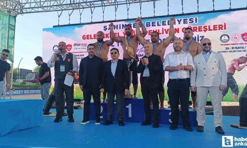 Altın kemer Ankara ASKİ Spor'dan Feyzullah Aktürk’ün oldu