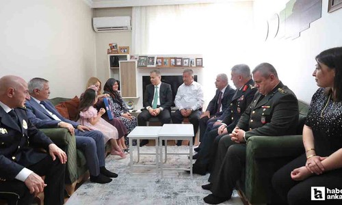 Bakan Ali Yerlikaya memleketi Konya'da şehit ailesini ziyaret etti