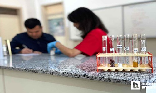 Lise öğrencilerinden büyük başarı: Doğada kısa sürede çözülebilen ambalaj ürettiler!