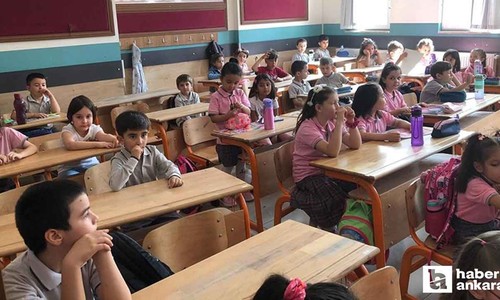 Okullarda serbest kıyafet sona erdi, forma geri geldi!