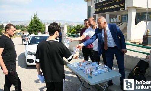 Kahramankazan Belediyesi YKS'ye giren öğrencilere ikramda bulundu