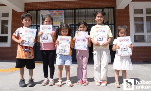 Kahramankazan Belediyesi birinci sınıf öğrencilerine boyama kitabı hediye etti