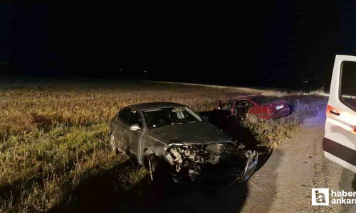 Çorum'da iki otomobil kafa kafaya çarpıştı 4 kişi yaralandı