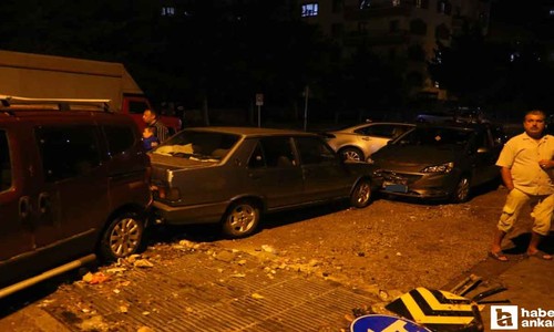 Keçiören'de sel sularına kapılarak hasar gören araçlar görüntülendi