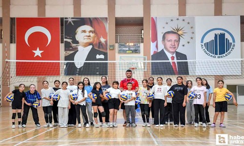 Altındağ Belediyesi'nden filenin yeni sultanlarını yetiştirmek için voleybol kursu!