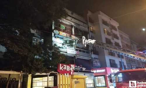 Çankaya'da 4 katlı bir binada yangın çıktı