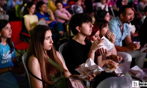 Keçiören Belediyesi, açık hava sineması etkinliğine devam etti