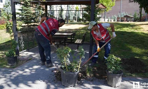 Keçiören Belediyesi park ve yeşil alanların bakımına devam ediyor