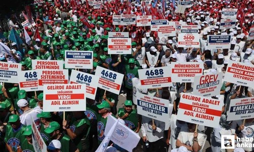 Kamu görevlileri Toplu Sözleşme çerçevesinde iş bırakma eylemi yaptı