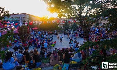 Keçiören Belediyesi'nin açık hava sinemasında Kibar Feyzo gösterimdeydi