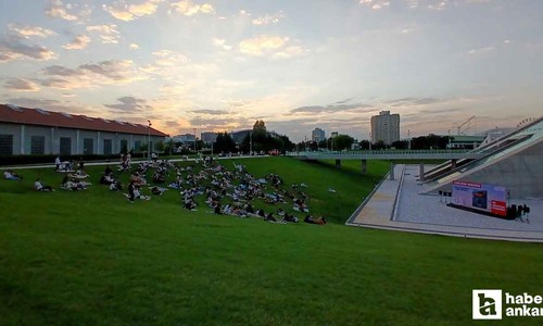 Ankara'da açık hava sineması: Yemyeşil çimlerin üzerinde, yıldızların altında!