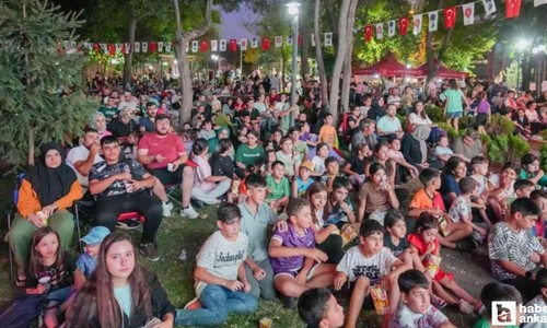 Keçiören Belediyesi'nin açık hava sineması etkinlikleri yoğun ilgi görüyor