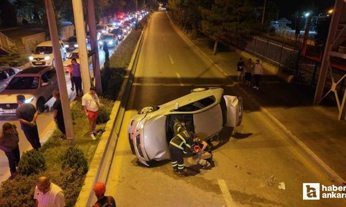 Kırıkkale'de üst geçide çarpan otomobil takla attı
