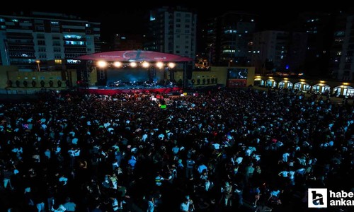 Etimesgut Belediyesi'nin Can Bonomo konserinde coşku zirve yaptı
