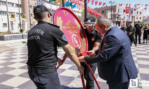 Keçiören Belediyesi'nin 30 Ağustos Zafer Bayramı kutlamaları çelenk sunumu ile başladı