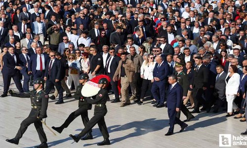 CHP Lideri Özgür Özel'den Anıtkabir ziyareti!