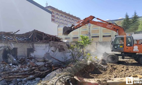Pursaklar Belediyesi metruk yapıların yıkım çalışmalarına başladı