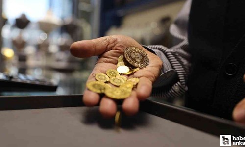Altın fiyatları rekor kırmaya devam ediyor: Düşüş için tarih verildi