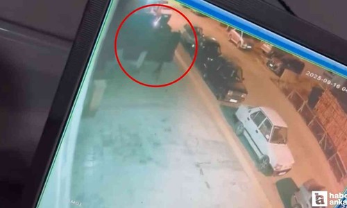Sincan'da bir iş yerinin kundaklanma anı güvenlik kamerasına yansıdı