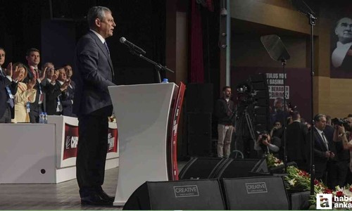 Özgür Özel, geçerli oyların tamamını alarak yeniden CHP Genel Başkanı seçildi